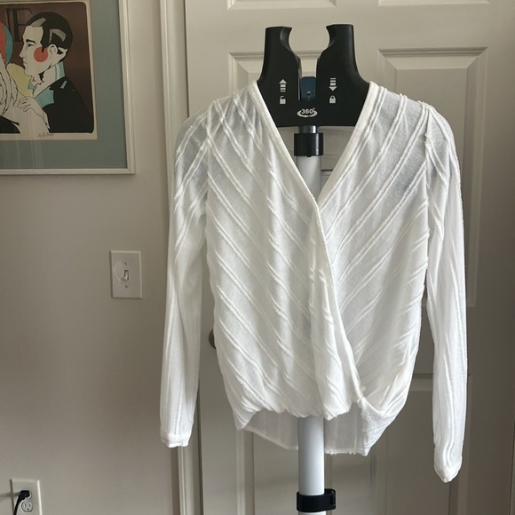SOLD Mauve by Anthropologie XS white Faux Wrap blouse gauze like top beach vibes - Picture 3 of 9